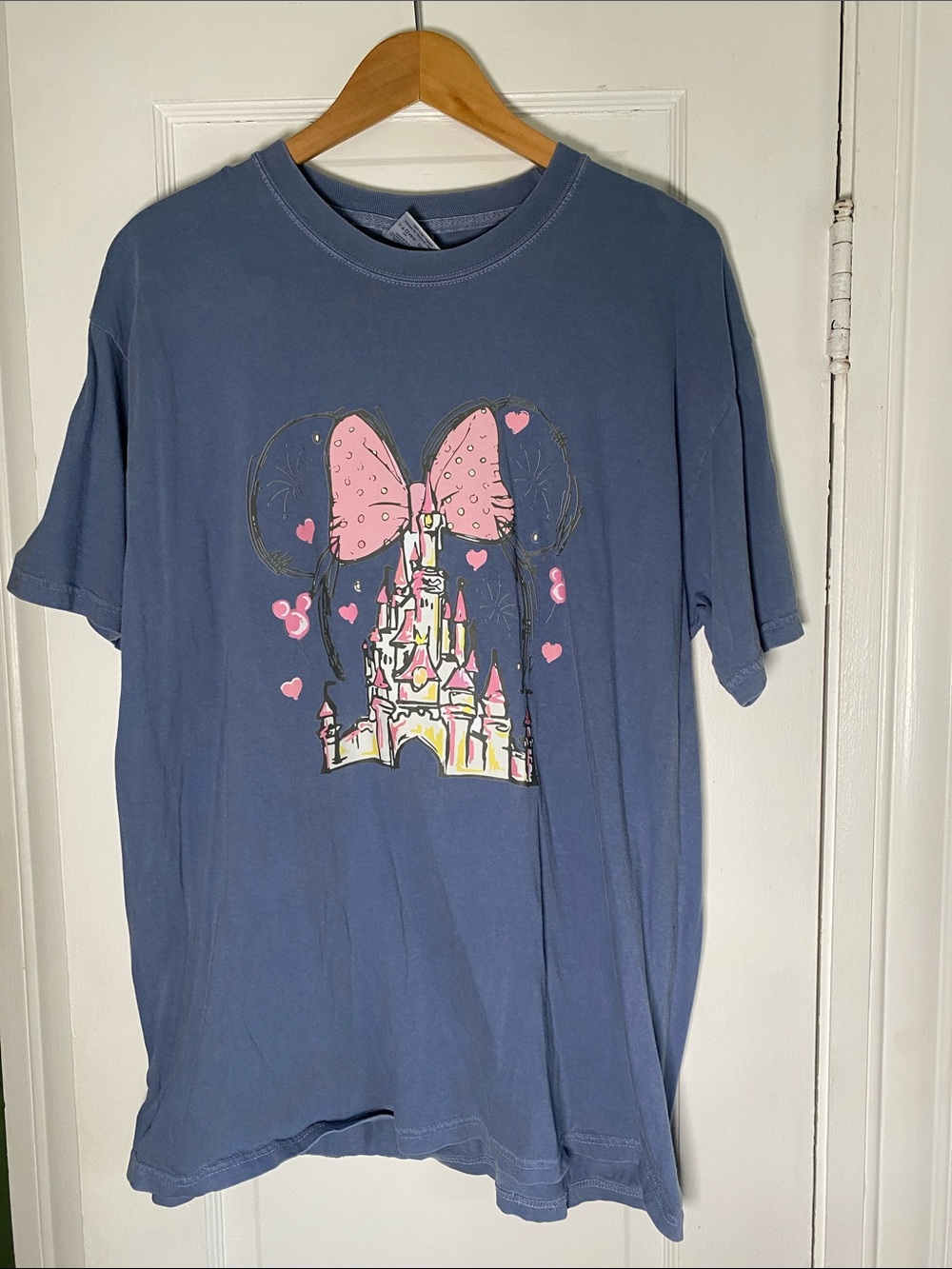 Comfort colors Disney Minnie Mouse graphic t-shirt size xl blue pink